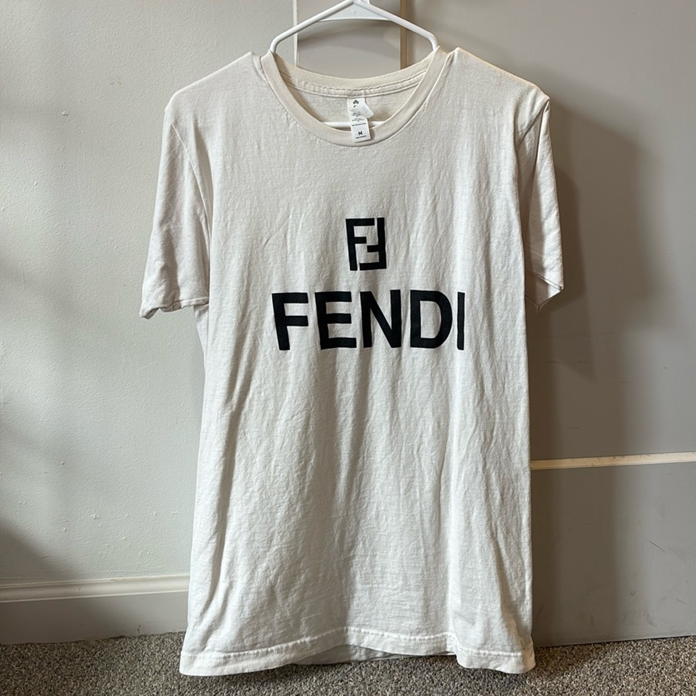 White tshirt size M
